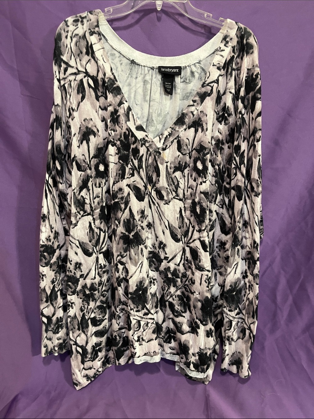Lane Bryant Black & White Floral V-Neck Long Sleeve lightweight sweater